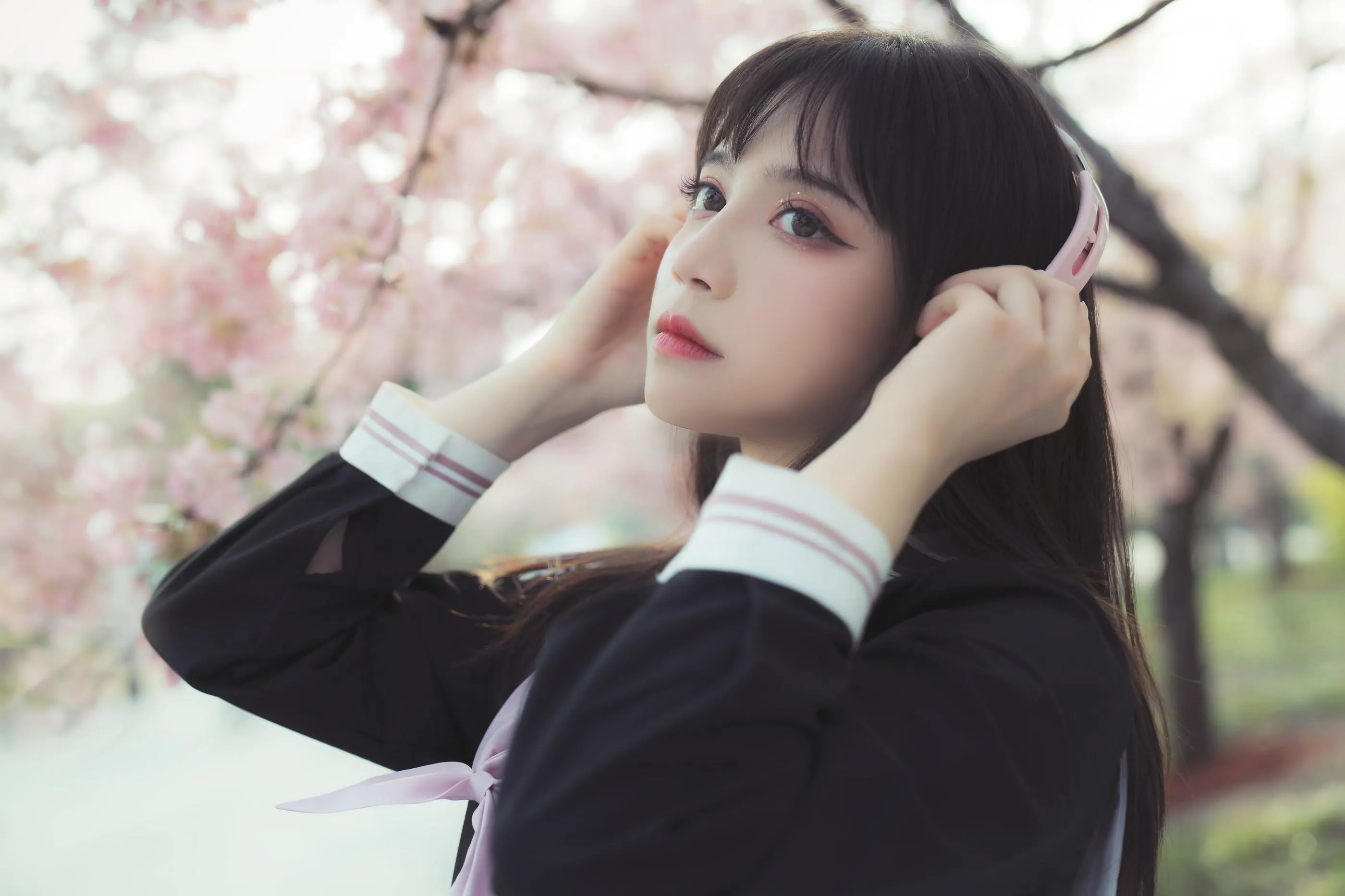 [艺图语] 2022.05.11 你与春天 贰加六 [22P]插图1
